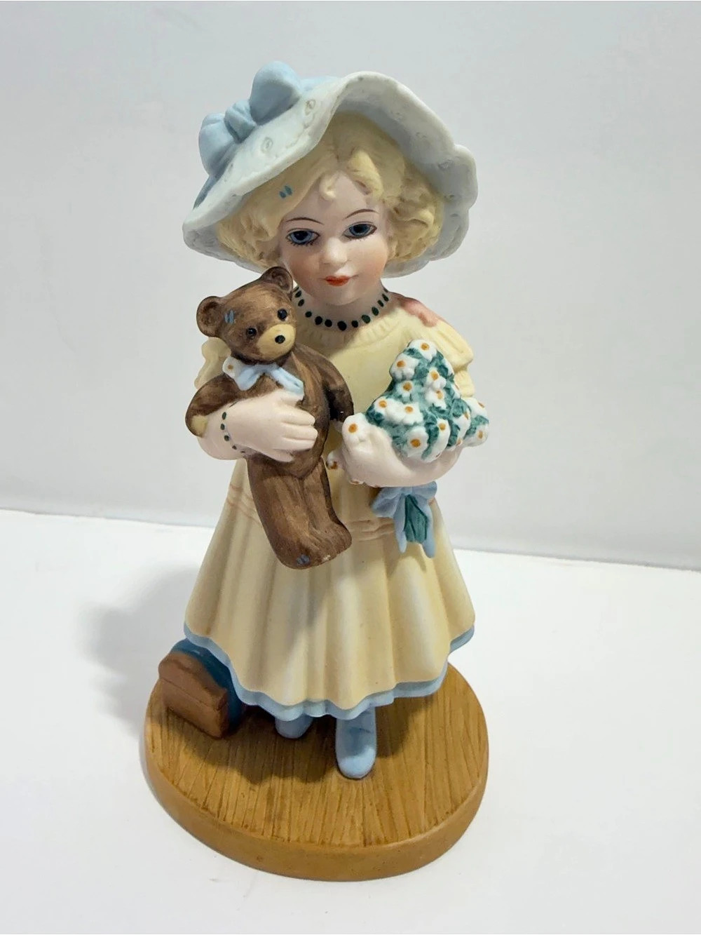 Royal Orleans Ian Hagara Collection girl figurine Limited Edition Figurine with
